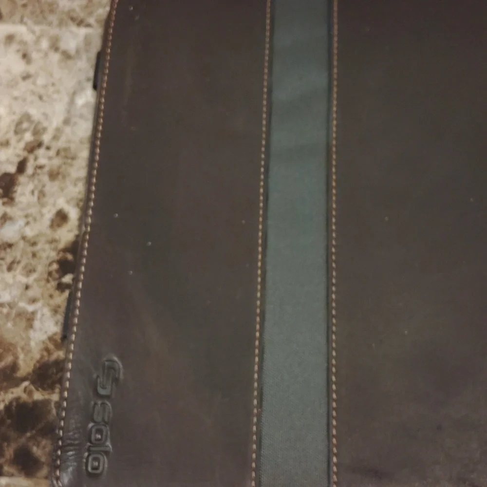 This is the Solo New York Premium Ascent Case for iPads.